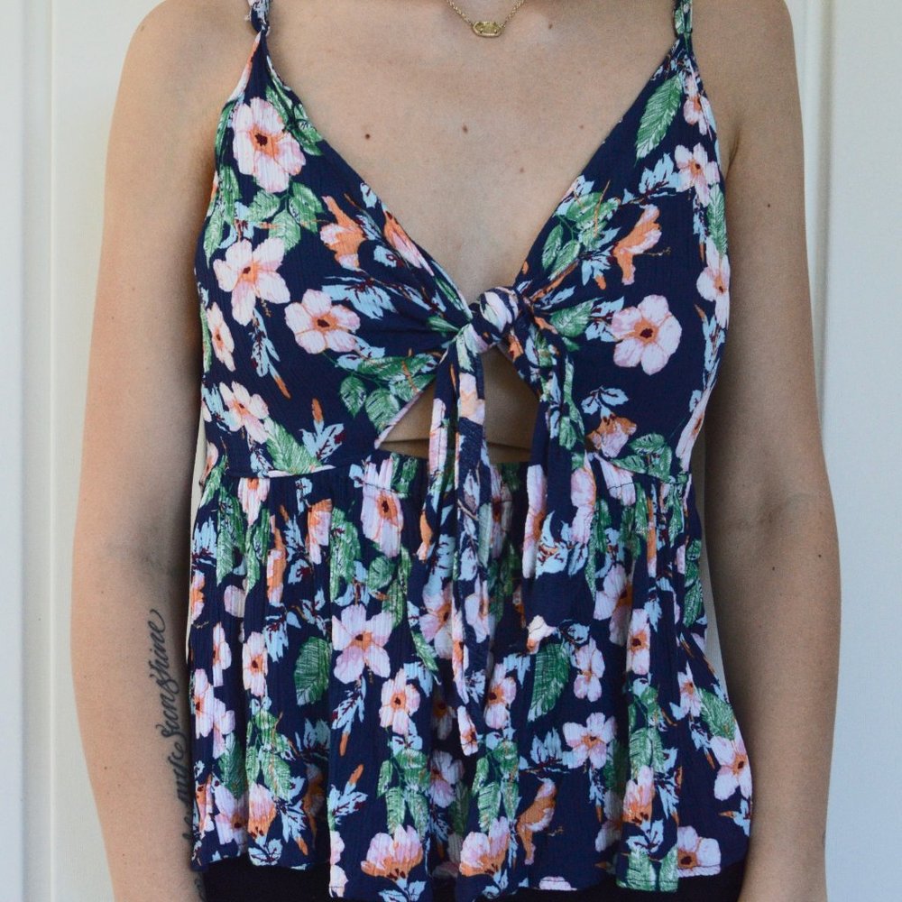 Hawaiian Print Tie Front Tank Top